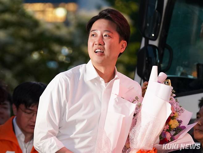 이준석 개혁신당 대통령 후보가 지난 12일 서울 중구 청계광장에서 열린 서울 첫 집중유세에 참석하고 있다. 유희태 기자