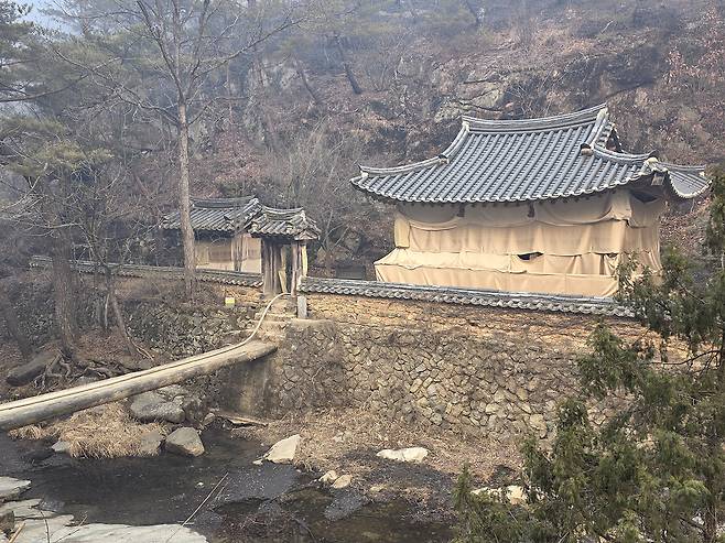 경북 산불 속에서도 본래의 모습을 지키고 있는 안동시 길안면 만휴정.   안동시 제공