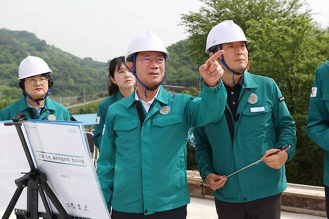 정인화 광양시장이 현장행정을 펼치고 있다. 광양시 제공