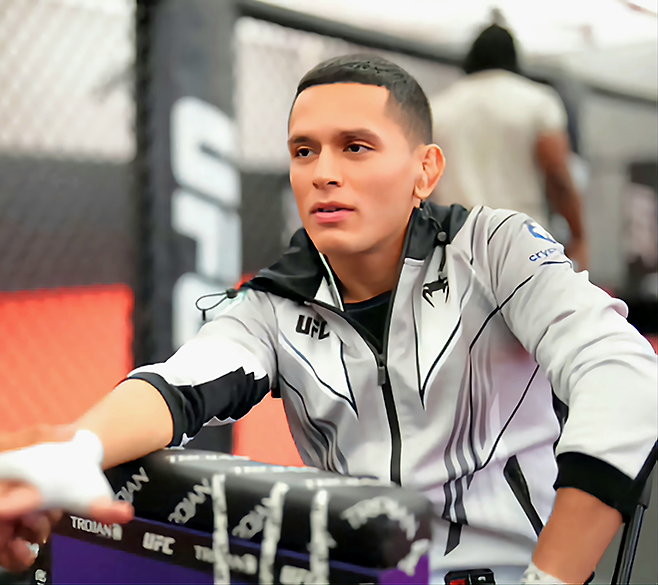 제1회 국제종합격투기연맹 세계선수권대회 금메달리스트 카를로스 에르난데스가 2023년 1월 미국 네바다주 엔터프라이즈 UFC on ESPN+ 75 플라이급 출전을 준비하고 있다. 사진=TKO