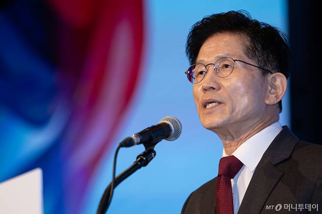 (서울=뉴스1) 이재명 기자 = 김문수 국민의힘 대통령 후보가 15일 오전 서울 여의도 중소기업중앙회에서 열린 자랑스러운중소기업인협의회 조찬강연에서 인사말을 하고 있다. 2025.5.15/뉴스1  Copyright (C) 뉴스1. All rights reserved. 무단 전재 및 재배포,  AI학습 이용 금지. /사진=(서울=뉴스1) 이재명 기자