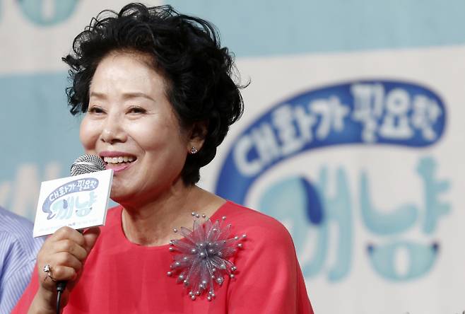 배우이자 국내 최고령 유튜버 선우용여가 이태원 나들이 중 '한남동 큰손'임을 밝히며 시선을 끌었다. 사진은 지난 2017년 서울 영등포구 아모리스 타임스퀘어에서 진행된 tvN 예능프로그램 '대화가 필요한 개냥' 제작발표회에 참석한 배우 선우용여. /사진=머니투데이