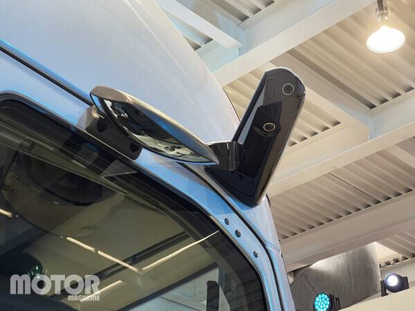 볼보 FH 에어로의 사이드미러 사진 모터매거진 윤성 기자