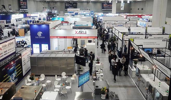 [수원=뉴시스] 스마트 SMT&PCB 어셈블리 전시. (사진=수원시 제공) 2025.05.15. photo@newsis.com *재판매 및 DB 금지