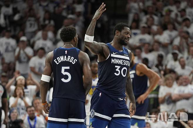 [미니애폴리스=AP/뉴시스] 미국프로농구(NBA) 미네소타 팀버울브스의 줄리어스 랜들. 2025.05.14.