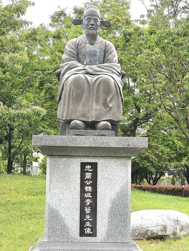 [울산=뉴시스] 울산시 남구 달동문화공원에 있는 충숙공 이예 선생상. 2025.0515. jhc@newsis.com *재판매 및 DB 금지