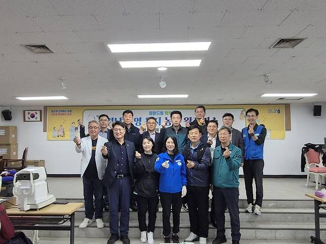 [창원=뉴시스]경남농협·통영농협, ‘농촌왕진버스’ 운행.(사진=경남농협 제공) 2025.05.15.photo@newsis.com *재판매 및 DB 금지