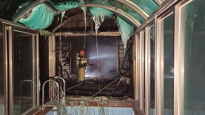 화재가 발생한 펜션. 태안소방서 제공