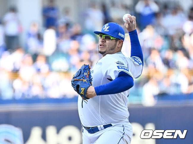 [OSEN=대구, 이석우 기자] 26일 대구삼성라이온즈파크에서 2025 신한 SOL 뱅크 KBO 리그 삼성 라이온즈와 NC 다이노스의 경기가 열렸다. 홈팀 삼성은 후라도가, 방문팀 NC는 이용찬이 선발 출전했다. 삼성 라이온즈 선발 투수 후라도가 역투하고 있다. 2025.04.26 / foto0307@osen.co.kr