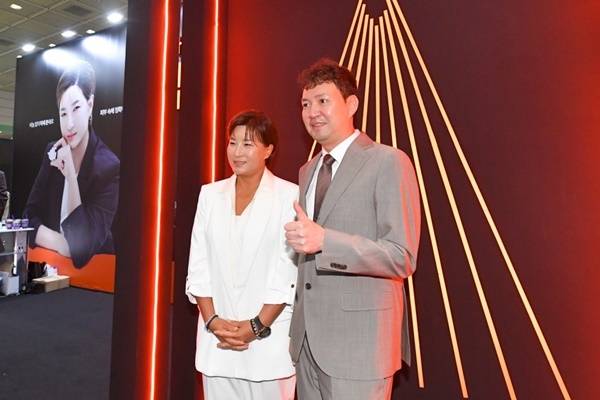 사진=박세리 감독과 박민수 대피모 학회장