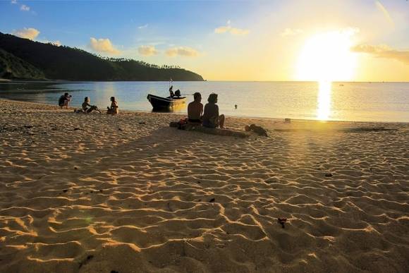 ‘보름달 파티’로 유명한 태국 남부 수랏타이주 휴양지 코팡안의 한 해변. 태국관광청 홈페이지 캡처