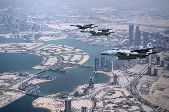 카타르 공군이 2025년 5월 14일 사우디아라비아에서 도하에 착륙할 준비를 하는 도널드 트럼프 미국 대통령을 태운 비행기를 호위하고 있다. AFP 연합뉴스