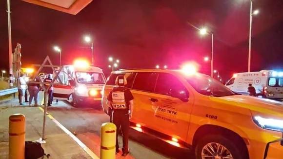 14일(현지시간) 밤 요르단강 서안 북부에서 출산을 위해 분만실로 향하던 이스라엘 임산부 체엘라 게즈(30대)가 팔레스타인 테러리스트의 총격에 사망했다. 사진은 사건 현장. 2025.5.14 이스라엘 응급구조기관 마겐다비드아돔(MDA) 자료