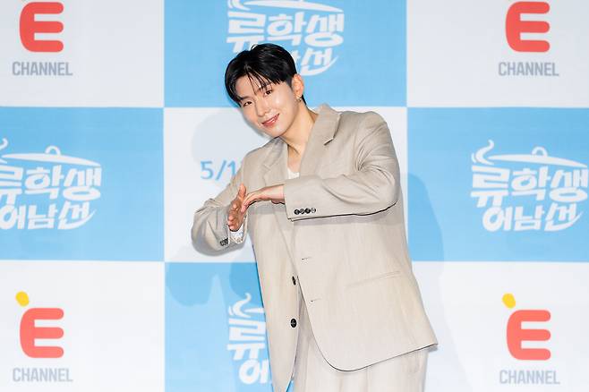 몬스타엑스 기현이 15일 오전 서울 광화문 씨네큐브에서 열린 E채널 예능 ‘류학생 어남선’ 제작발표회에 참석해 포즈를 취하고 있다. 사진 티캐스트