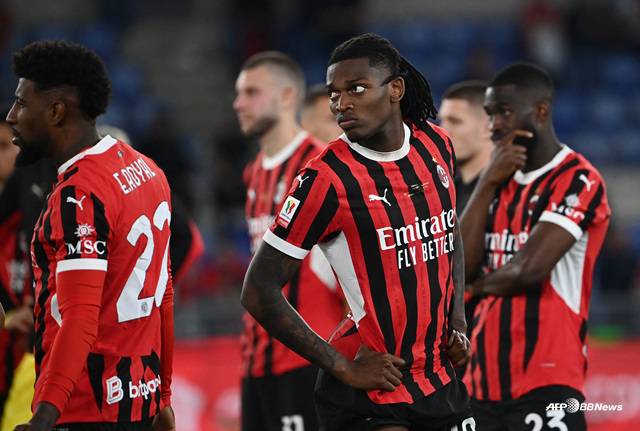 좌절하는 AC밀란. /AFPBBNews=뉴스1