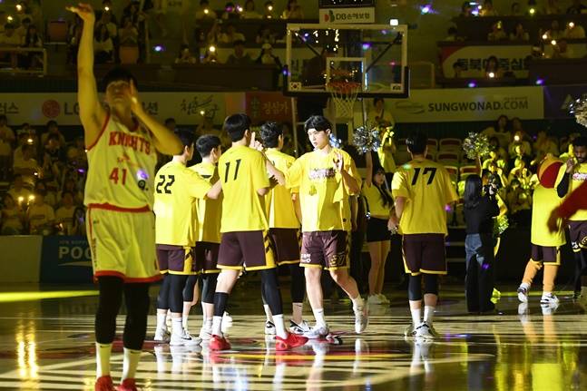 창원 LG 선수단. /사진=KBL 제공