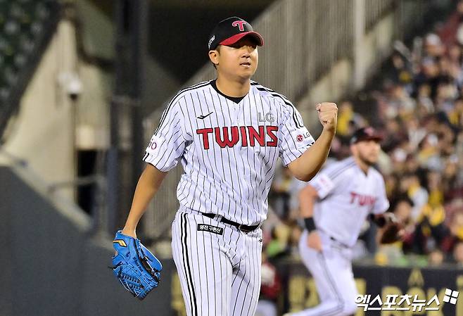 LG 투수 송승기는 14일 잠실구장에서 열린 '2025 신한 SOL Bank KBO 리그' 키움과 주중 3연전 두 번째 경기에서 선발 등판했다. 6이닝 무실점으로 호투해 팀 승리에 보탬이 됐다. 엑스포츠뉴스 DB