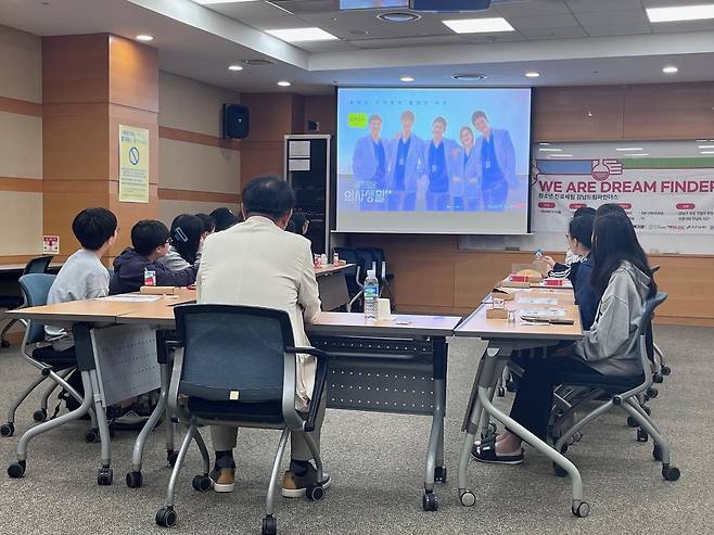 지난해 10월 19일 삼성서울병원에서 이뤄진 진로교육 모습 [강남구 제공. 재판매 및 DB 금지]