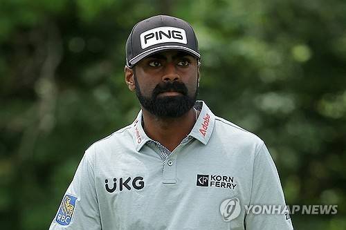 목 부상으로 기권한 사이스 시갈라. [AFP/게티이미지=연합뉴스]