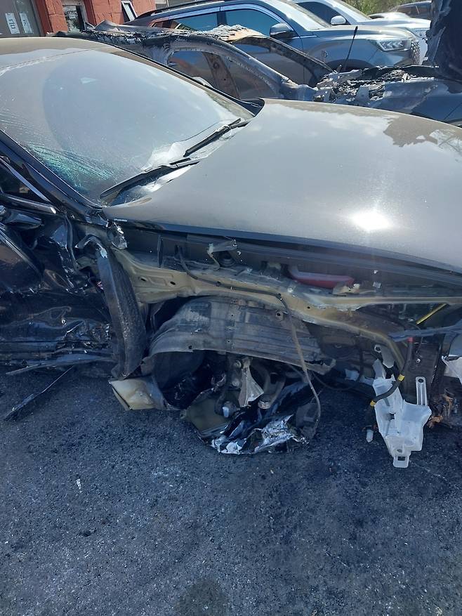 사고로 파손된 A씨 차량 [B씨 제공. 재판매 및 DB 금지]