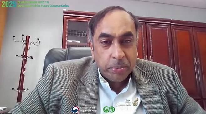 '한-남아공 미래대화 시리즈'서 발표하는 남아공 보건부 보건규제준수관리국 부국장 [한·아프리카재단 제공. 재판매 및 DB 금지]