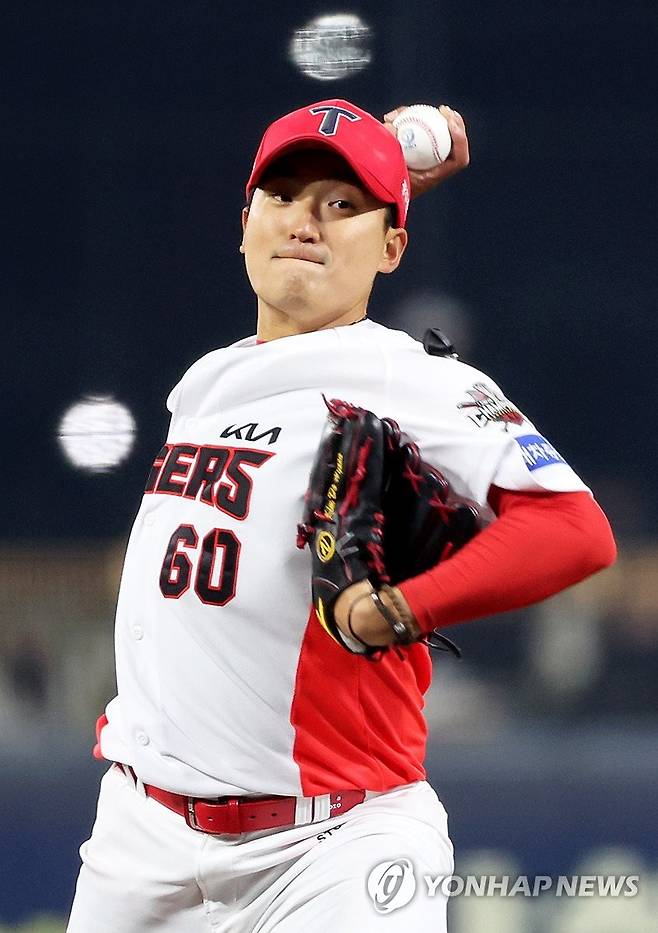 역투하는 김도현 (광주=연합뉴스) 조남수 기자 = 2일 광주기아챔피언스필드에서 열린 프로야구 삼성 라이온즈와 KIA 타이거즈의 경기. KIA 선발투수 김도현이 6회에 투구하고 있다. 2025.4.2 iso64@yna.co.kr