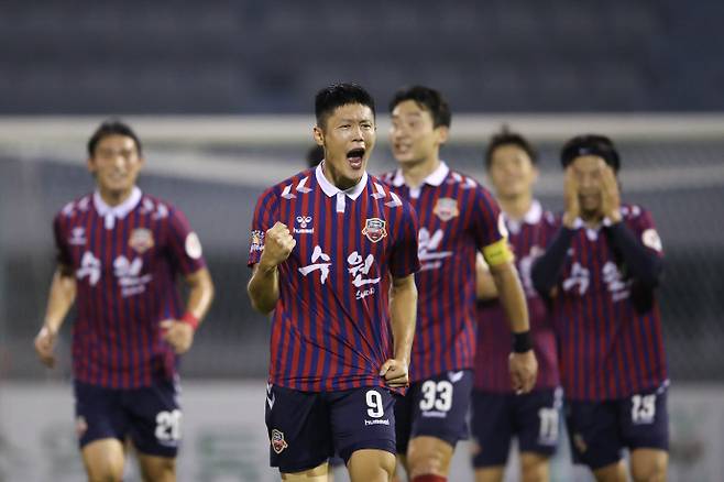 수원FC서 활약하던 안병준의 모습. 사진=수원FC