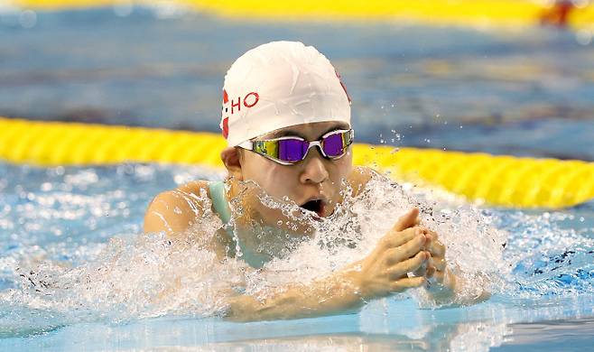 16일 창원실내수영장에서 열린 제19회 전국장애학생체육대회 수영 여고부 평영 100m S14서 황신(안산시장애인수영연맹)이 역영하고 있다. 사진=대한장애인체육회