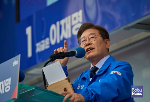 이재명 더불어민주당 대선 후보는 15일 스승의날을 맞아 "교육의 국가 책임을 강화해 모두가 안전하고 행복한 학교를 만들겠다"고 밝혔다. ⓒ더불어민주당