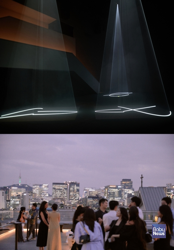 Anthony McCall 전시 전경, 푸투라 서울 루프탑. ⓒ푸투라 서울