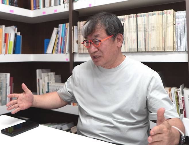 손연홍 산돌문화재단 이사장이 13일 서울 성동구 산돌문화재단 사무실에서 이데일리와의 인터뷰를 통해 세종대왕 나신 날의 의미를 설명하고 있다.(사진=산돌문화재단)