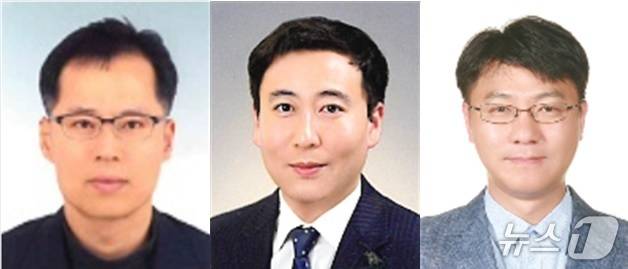 경기 안양시 공무원 3명이 기술 분야 최고등급인 '기술사' 자격을 취득했다. 왼쪽부터 철도교통과 이준표 과장·김환수 주무관, 하수과 황규도 주무관.(안양시 제공. 재판매 및 DB금지)/뉴스1