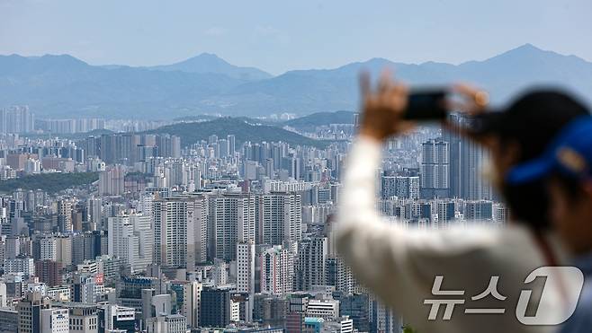 서울 시내의 아파트 단지. 2025.5.6/뉴스1 ⓒ News1 이승배 기자