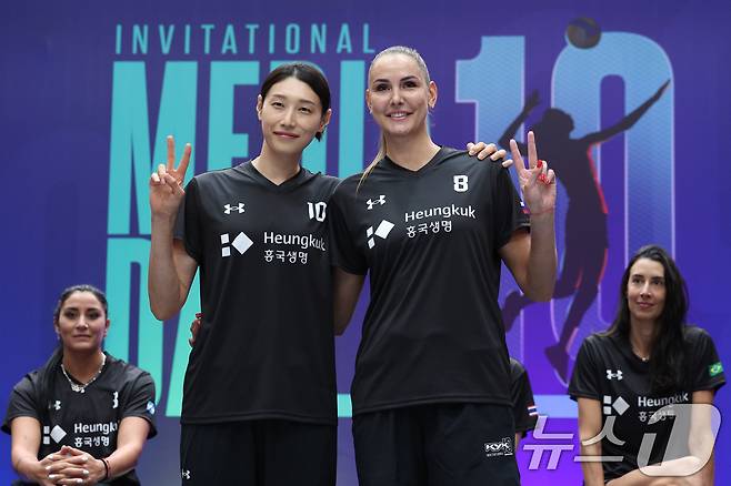 KYK 인비테이셔널 2025에 참가하는 김연경과 멜리하 디켄. /뉴스1 ⓒ News1 신웅수 기자