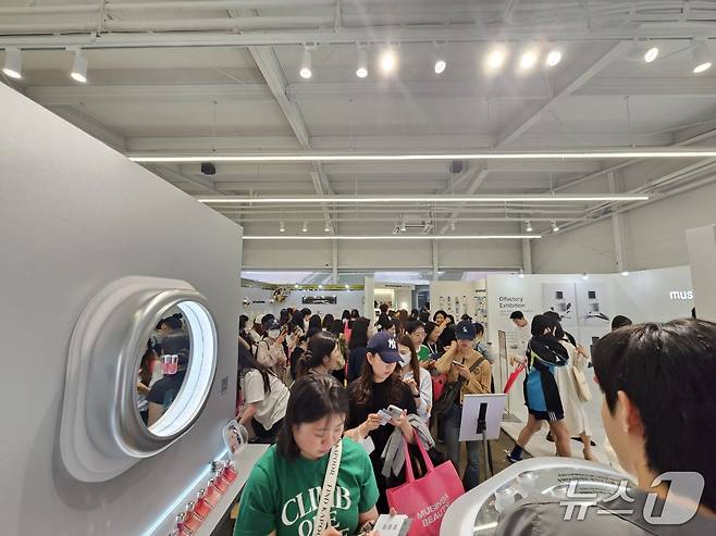 무신사 뷰티 페스타가 16일 서울 성수동 일대에서 열렸다.ⓒ 뉴스1/김진희 기자.