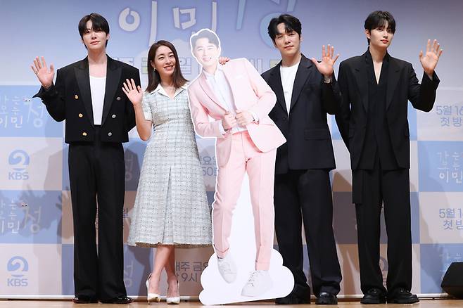 예능 ‘가는정 오는정 이민정’ 출연진들. 사진|연합뉴스