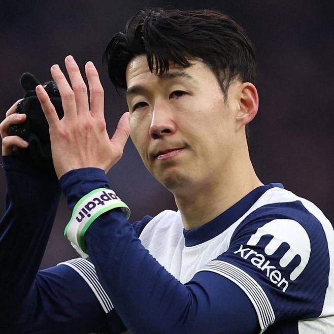 [스포츠조선 강우진 기자]대한민국 국가대표 주장 손흥민이 자신의 아이를 가졌다고 주장하는 한 여성을 고소한 것에 대해 영국 BBC까지 대서특필하고 나섰다.

영국 BBC는 15일(한국시각) '토트넘 홋스퍼의 주장 손흥민이 자신을 협박 피해자라고 주장하며 한국 경찰에 형사 고소장을 접수했다'라고 보도했다.

경찰에 따르면 강남경찰서는 지난 14일 체포한 20대 여성 A씨와 40대 남성 B씨에 대해 구속영장 신청을 검토 중이다. 이들은 지인 사이로 알려졌다. 사진=SNS