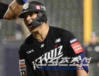 5월 1일 잠실구장에서 열린 KBO리그 두산과 KT의 경기. 9회초 KT 안현민이 두산 김택연을 상대로 동점 투런홈런을 날렸다. 잠실=송정헌 기자songs@sportschosun.com/2025.05.01/