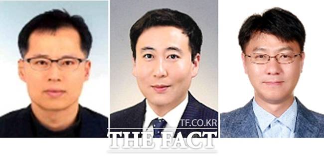 기술사 자격시험에 합격한 (왼쪽부터) 이준표 철도교통과장, 김환수·황규도 주무관. /안양시