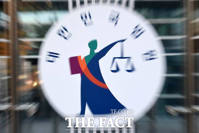 태양광 설비 회사 투자를 빌미로 3500억여원의 투자금을 가로챈 혐의를 받는 태양광업체 전 대표가 2심에서도 징역 16년의 실형을 선고받았다. /더팩트 DB