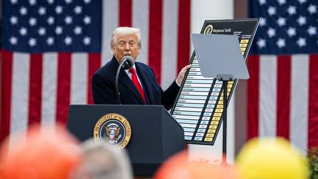 지난 4월 백악관 앞에서 상호관세 조치를 발표하는 도널드 트럼프 미국 대통령. (사진=백악관)