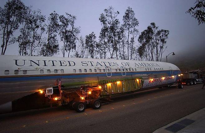 로널드 레이건 당시 대통령의 에어포스 원은 2003년에 로널드 레이건 기념 박물관으로 옮겨져 전시 중이다