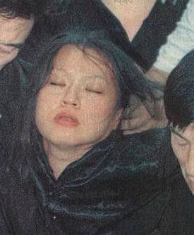 박초롱초롱빛나리양 유괴사건 범인 전현주가 1997년 9월 서울 서초경찰서로 연행되고 있다. /김진평 기자