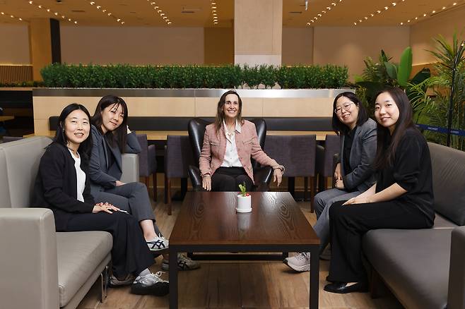 왼쪽부터 정효빈 연세대 교수, 권순경 경상국립대 교수, 보니 버거 미 매사추세츠공과대(MIT) 교수, 백민경 서울대 교수, 홍아름 조선비즈 기자./연세대