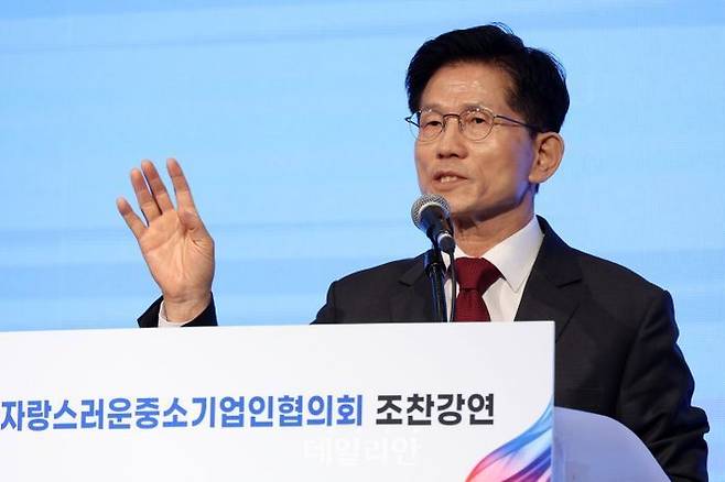 김문수 국민의힘 대선후보가 지난 15일 오전 서울 영등포구 중소기업중앙회에서 열린 '자랑스러운 중소기업인협의회 조찬 강연'에 참석해 축사를 하고 있다. ⓒ뉴시스