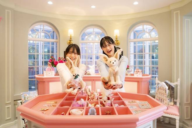 올해로 개막 40주년을 맞은 에버랜드 장미축제의 주인공은 사막여우 '도나 D 로지'다. 에버랜드 제공