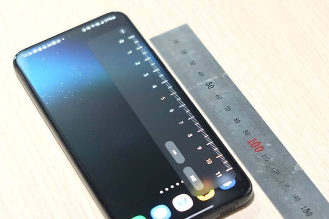 스마트폰으로 길이를 측정할 수 있다 / 출처=IT동아