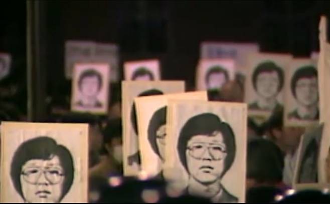 박종철 고문치사 사건 이후 광장에 나온 시민들