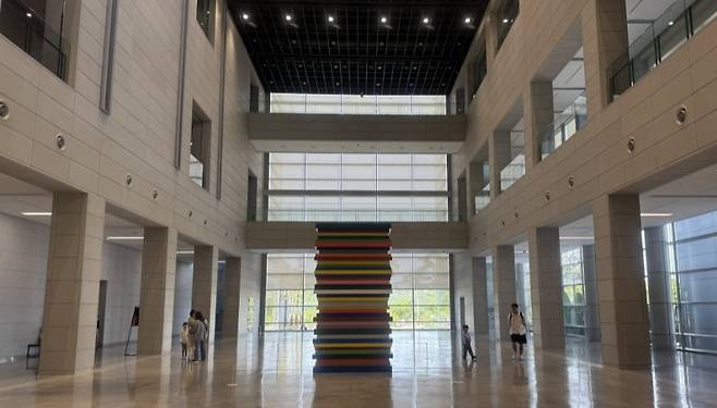 대구미술관에서 열린 《션 스컬리: 수평과 수직》의 전시 작품 <38> / 사진. © 정연진