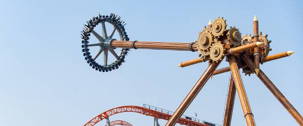 롯데월드 어드벤처 부산의 놀이기구인 자이언트 스윙. 롯데월드 어드벤처 부산 홈페이지 캡처